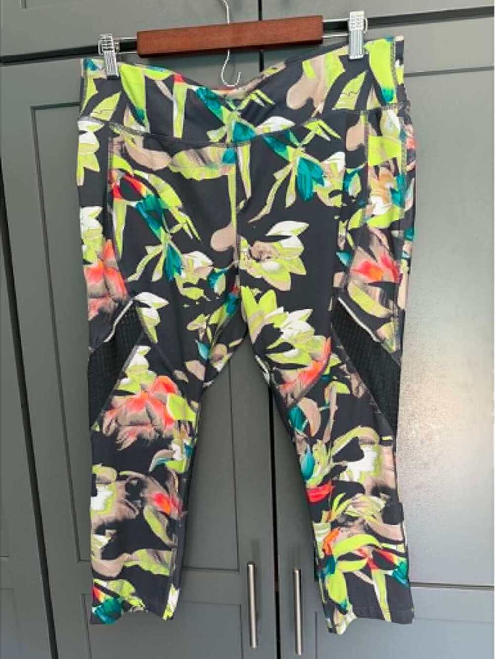 Avia Women's Floral Printed Athletic Leggings with Mesh Panels Lg